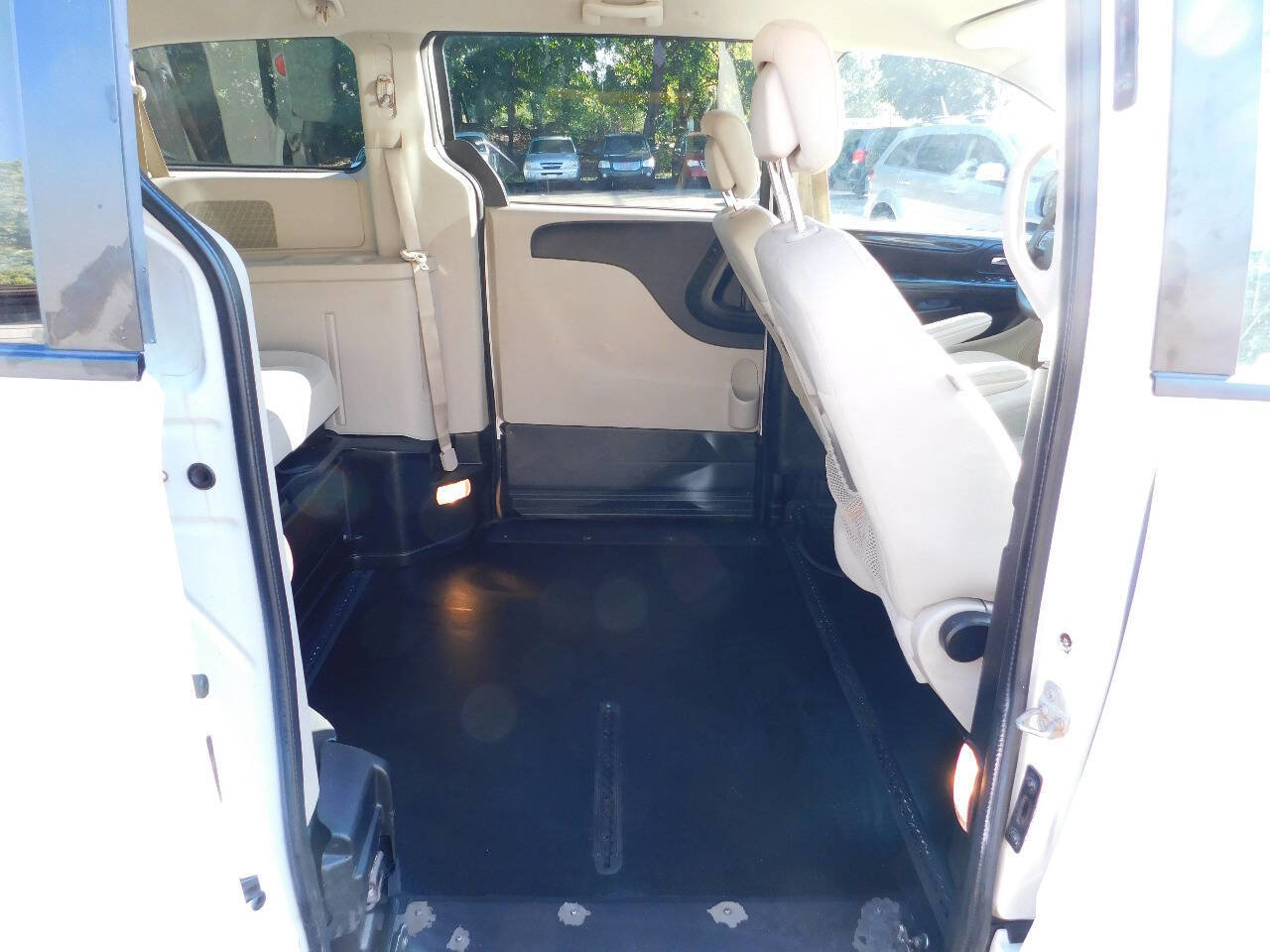 Used 2018 Dodge Grand Caravan SE image 5