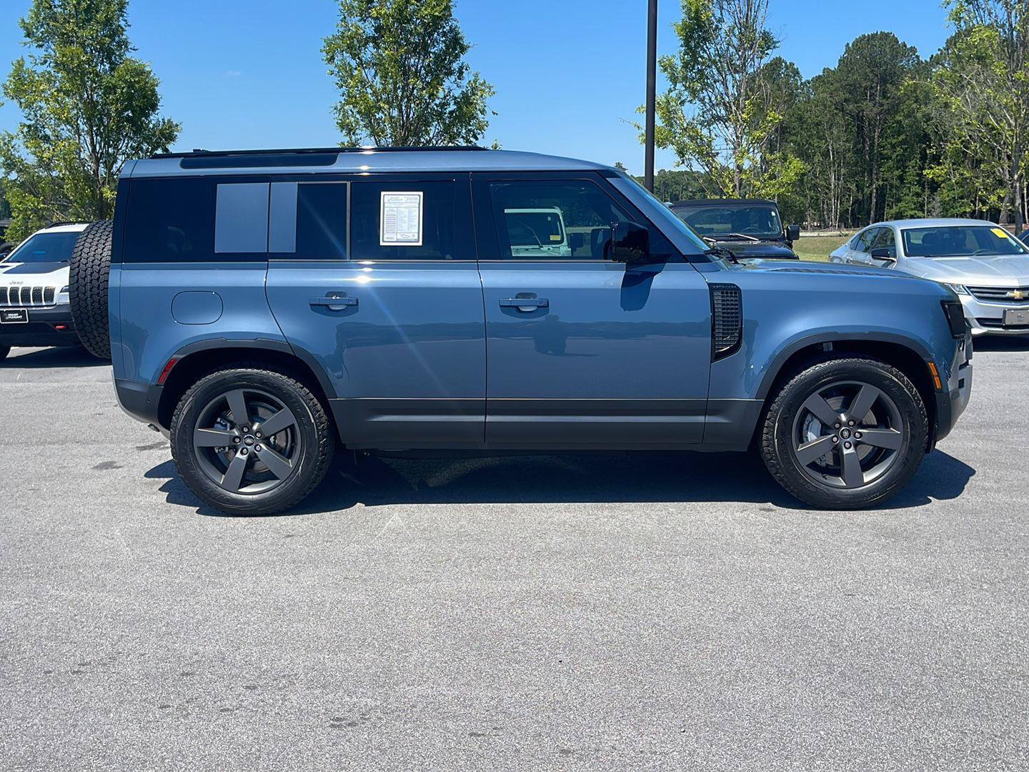 Used 2025 Land Rover Defender 110 S AWD/4WD image 8