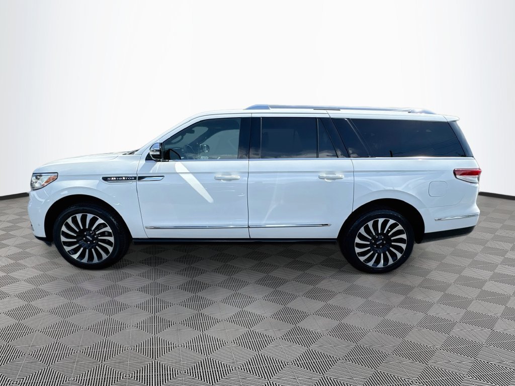Used 2023 Lincoln Navigator L Black Label AWD/4WD image 9