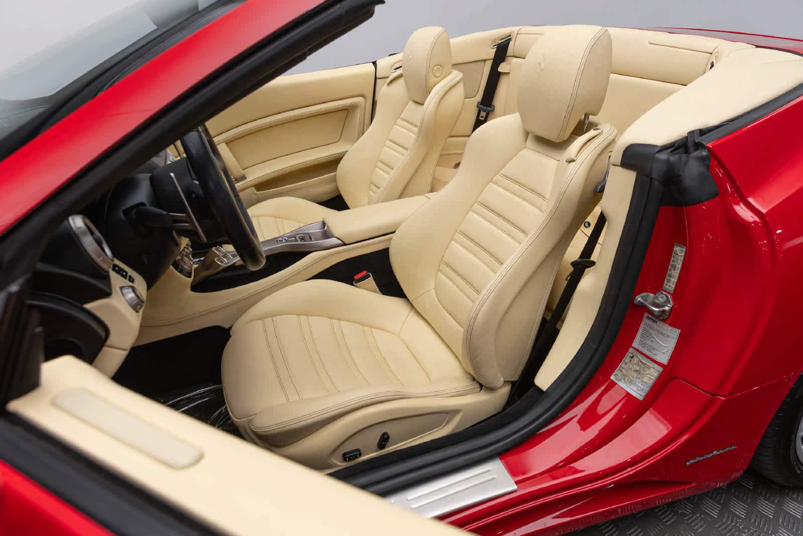 Used 2010 Ferrari California RWD image 14