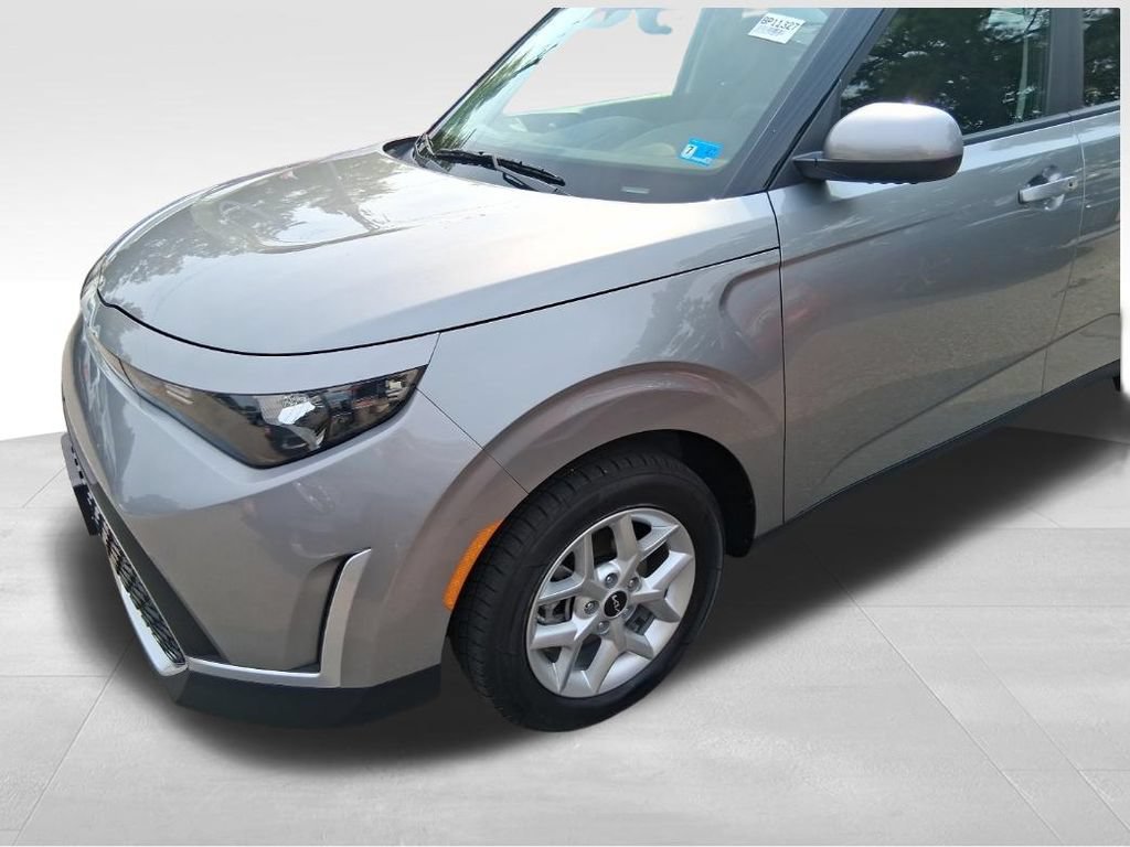 Used 2025 Kia Soul S FWD image 3