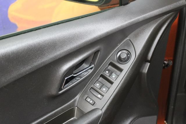 Used 2019 Chevrolet Trax LT w/ LT Convenience Package FWD image 13