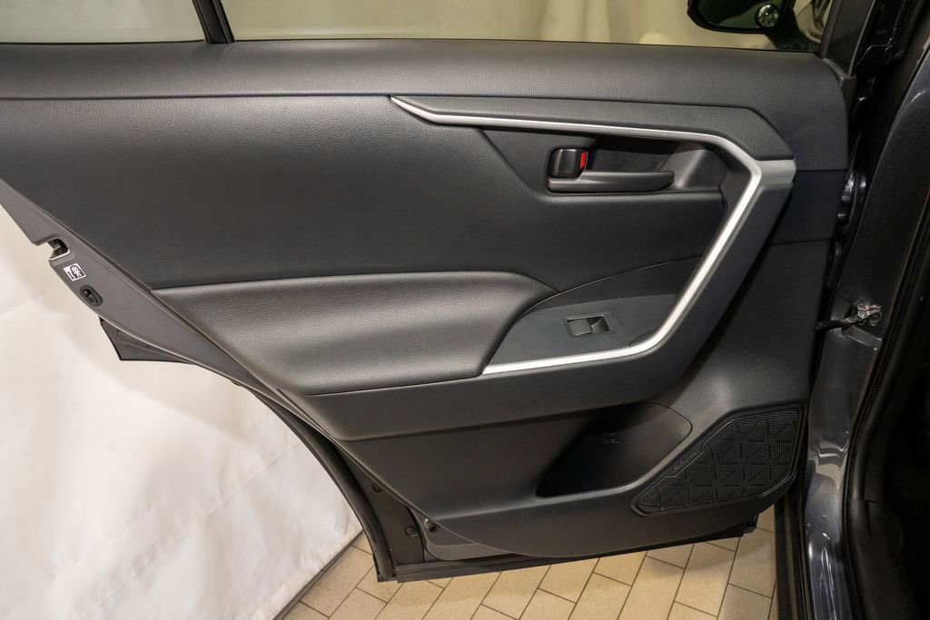 Used 2019 Toyota RAV4 LE image 8