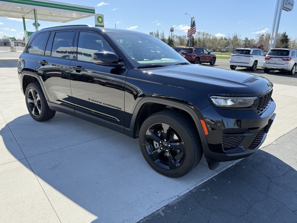Used 2023 Jeep Grand Cherokee Altitude