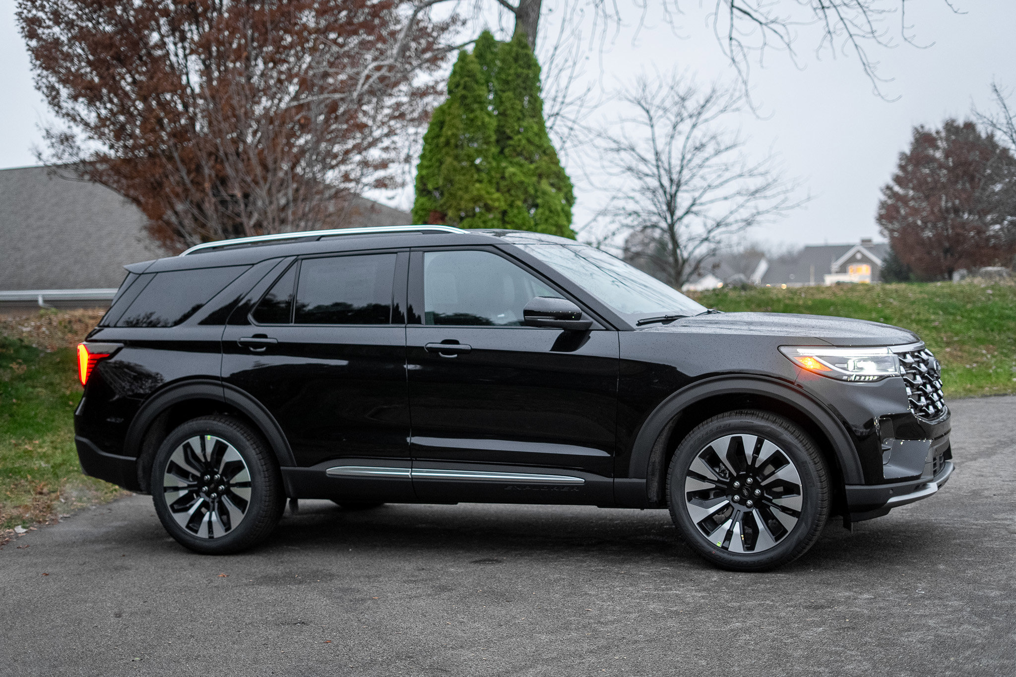 New 2026 Ford Explorer Platinum w/ LUX Leather Package image 4