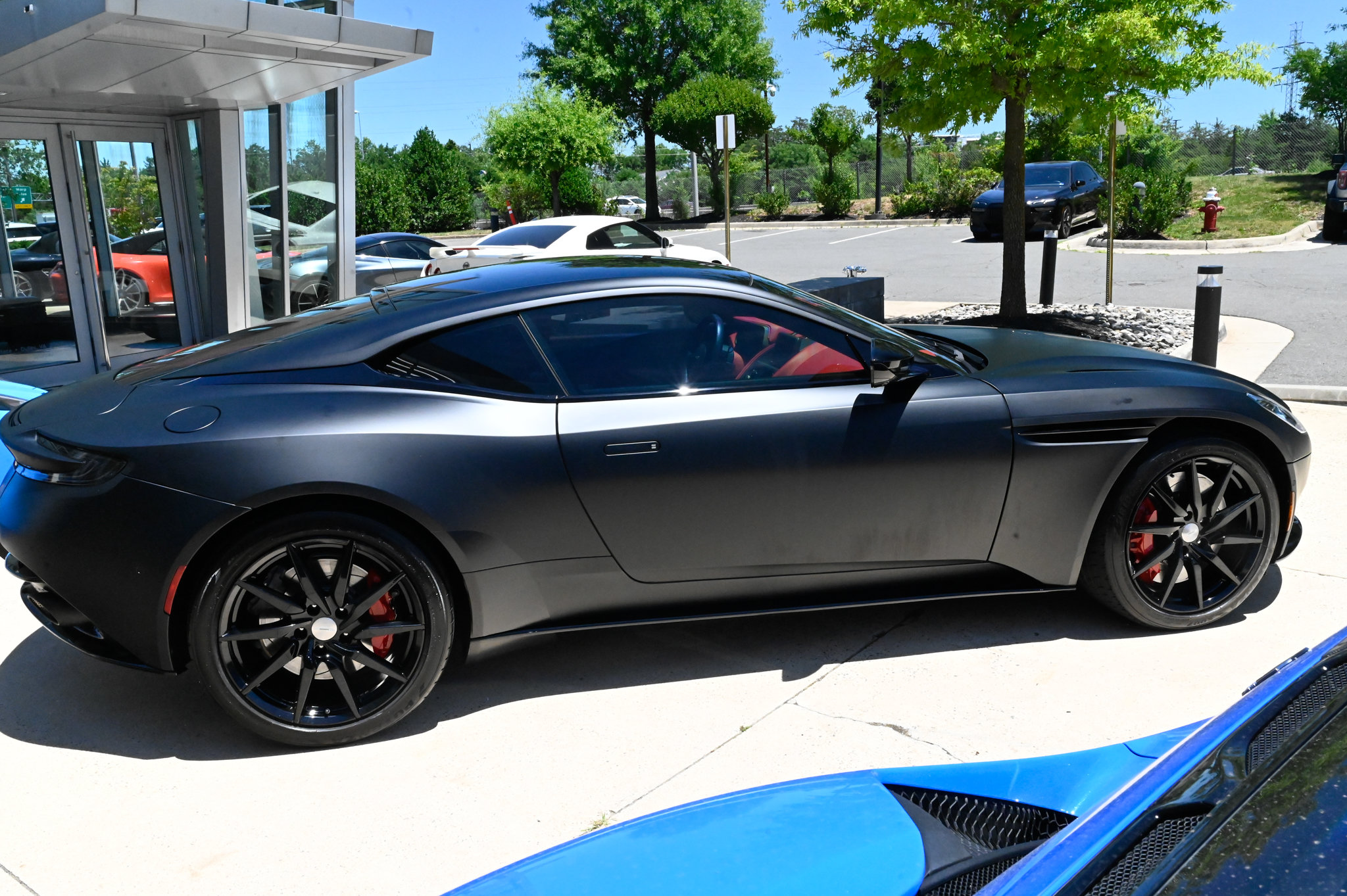 Used 2021 Aston Martin DB11 Coupe RWD image 4