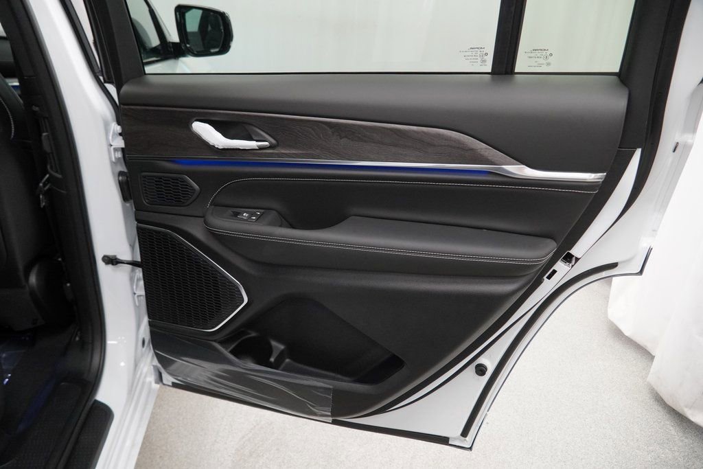 New 2025 Jeep Grand Cherokee L Overland image 32