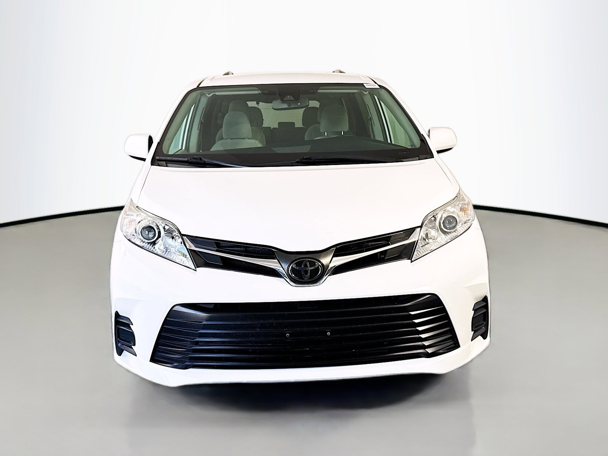 Used 2020 Toyota Sienna LE w/ LE Preferred Package AWD/4WD image 2