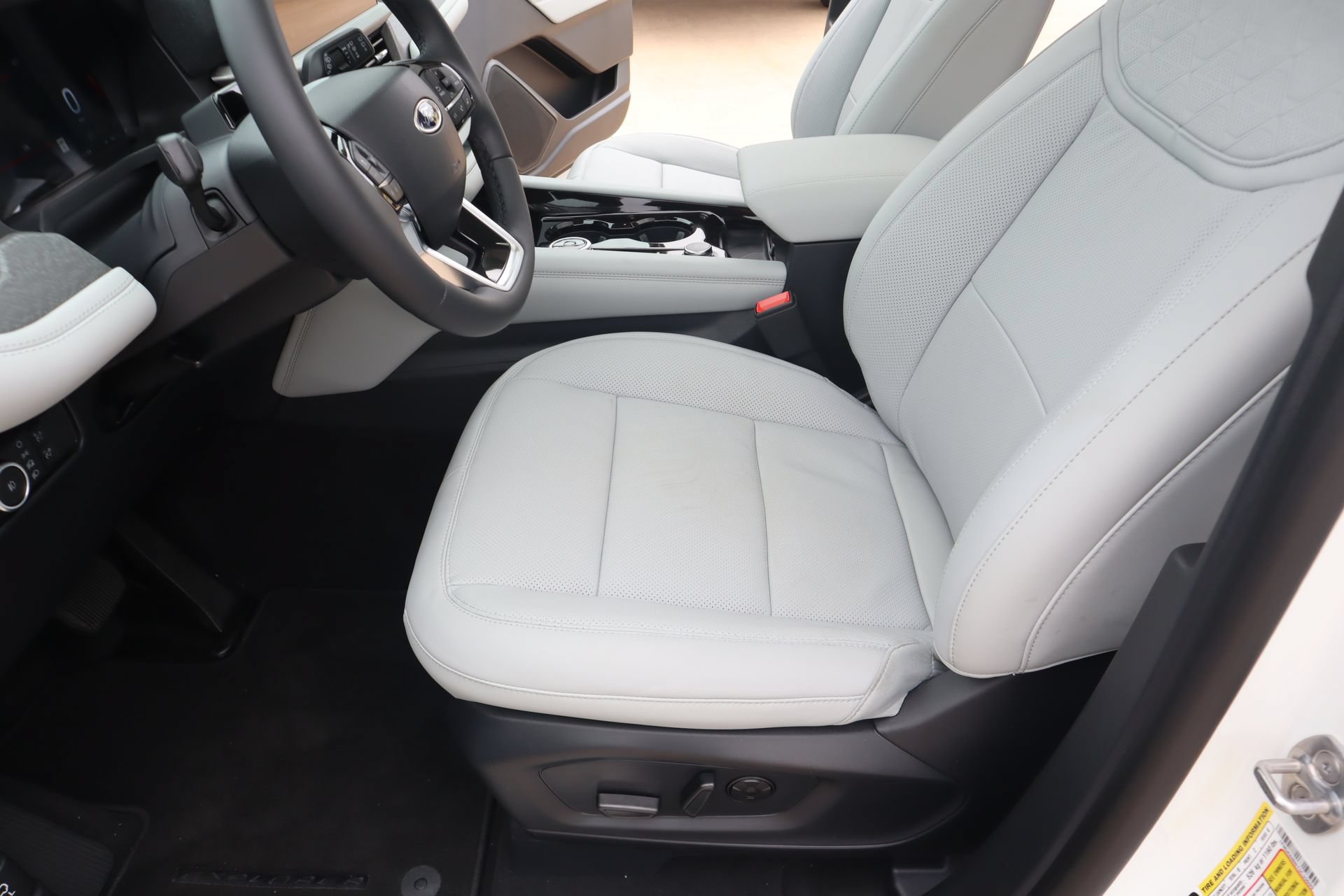 New 2026 Ford Explorer Platinum w/ LUX Leather Package AWD/4WD image 12