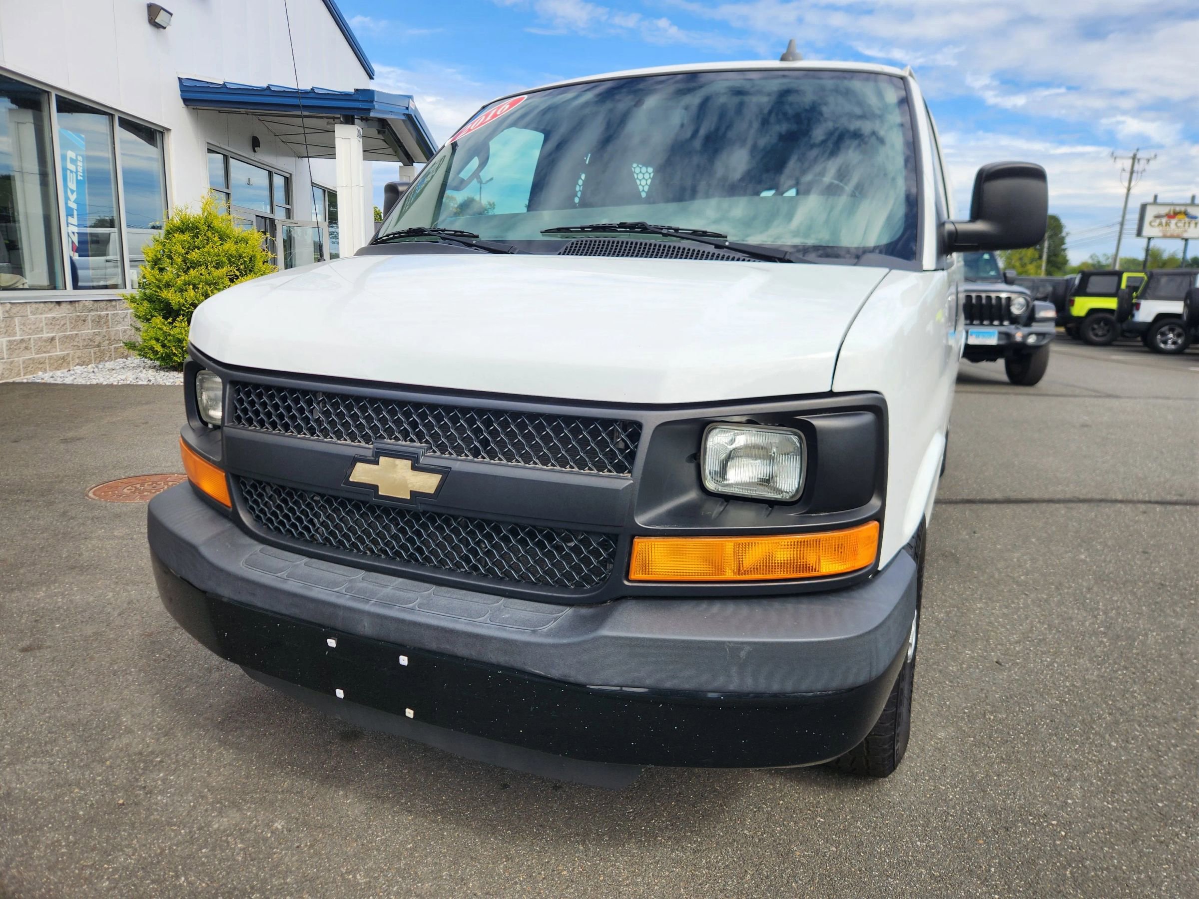 Used 2016 Chevrolet Express 2500 image 4