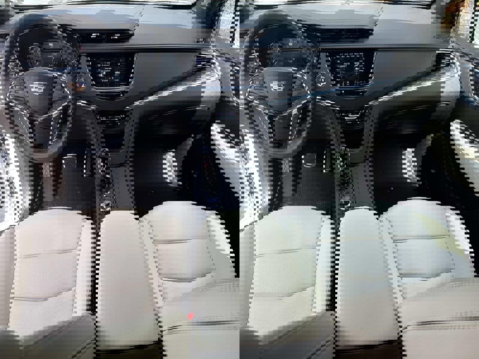 New 2025 Cadillac XT5 Sportv w/ LPO, Floor Liner Package image 17