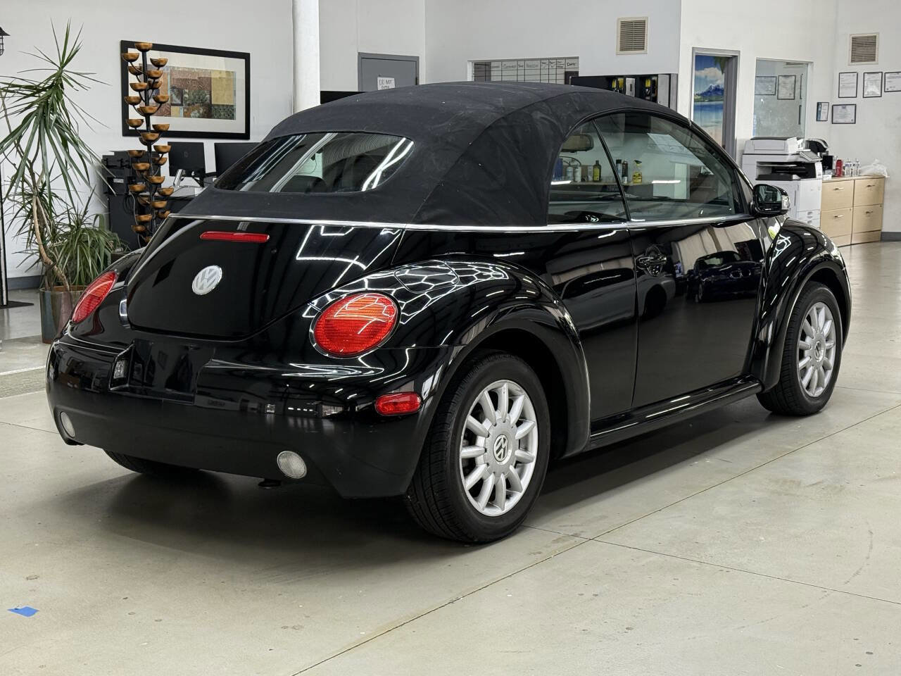 Used 2005 Volkswagen Beetle GLS FWD image 2