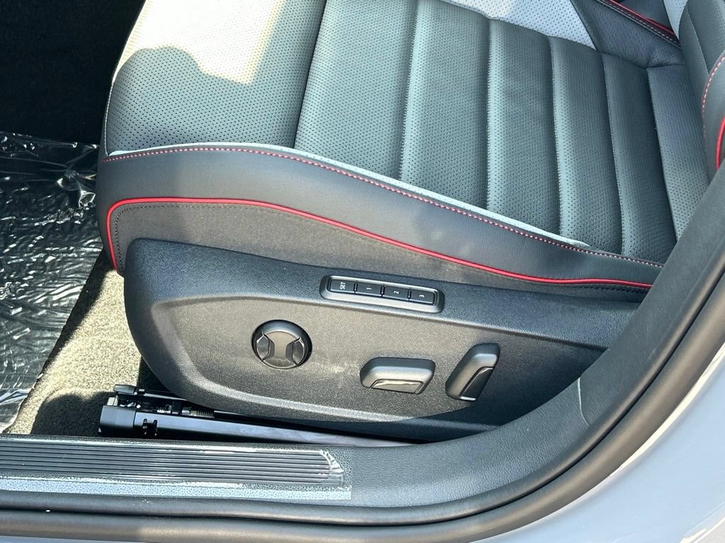 New 2026 Volkswagen GTI SE FWD image 16