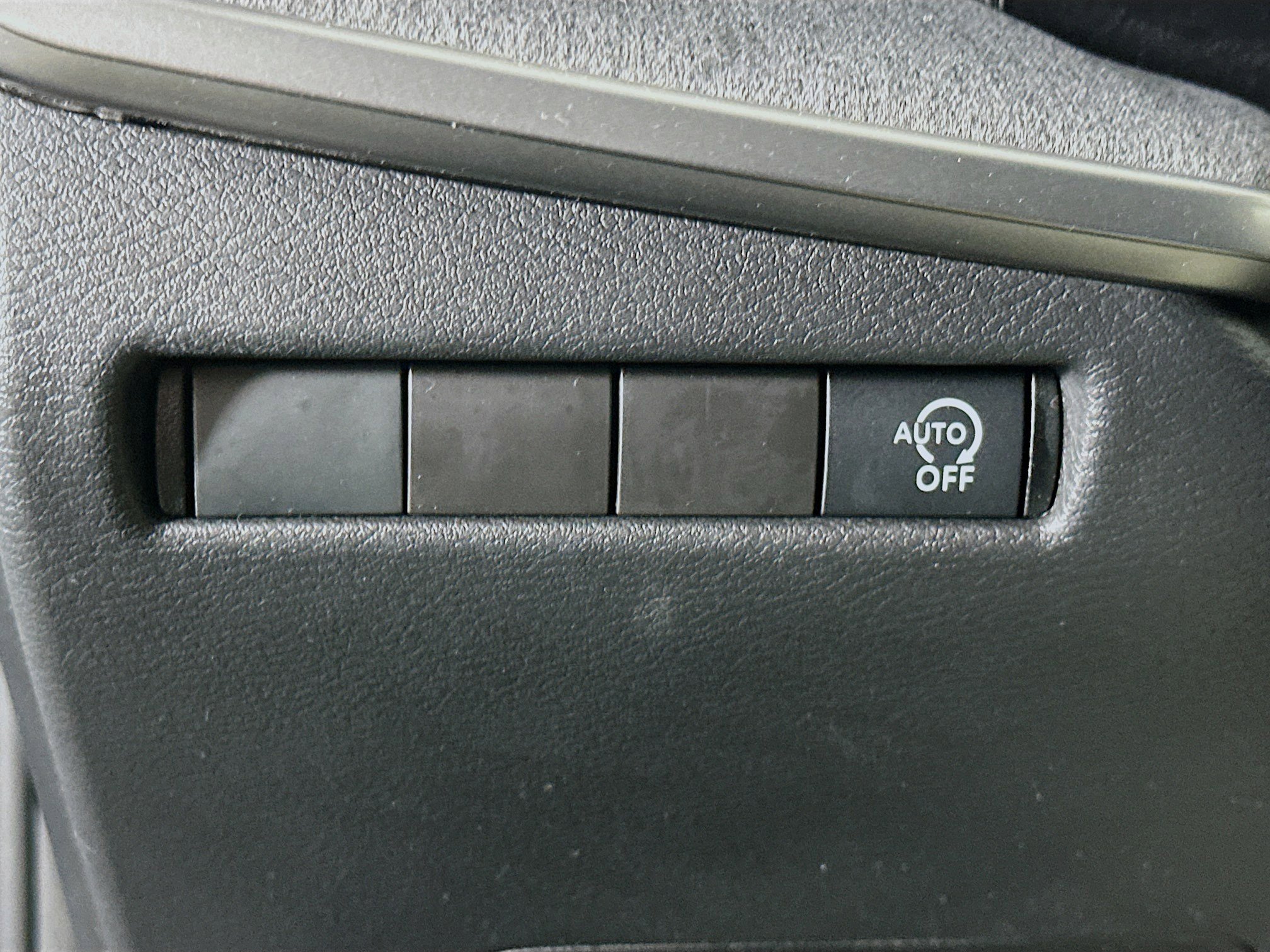 Used 2025 Nissan Kicks SV image 17