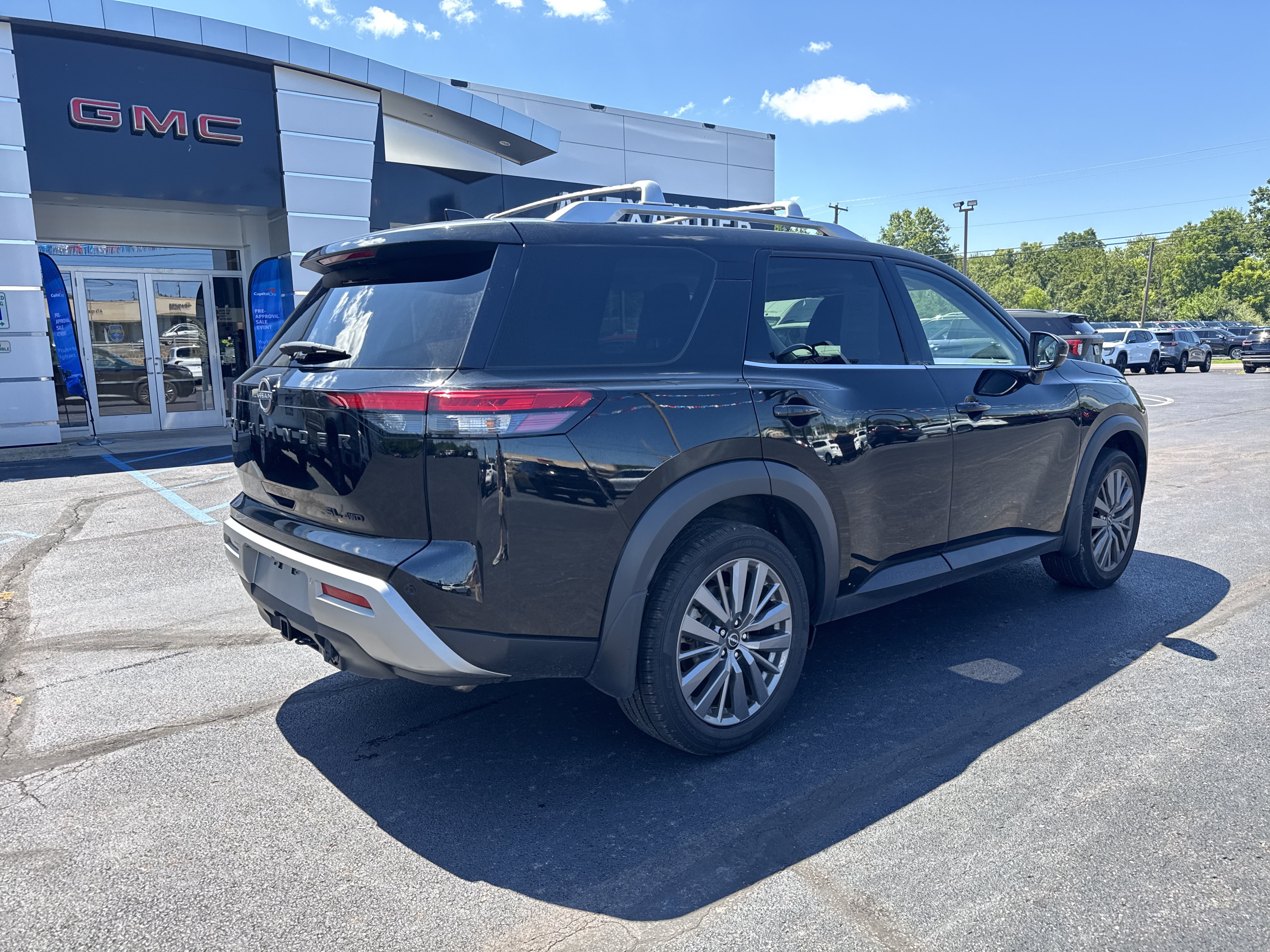 Used 2023 Nissan Pathfinder SL w/ SL Premium Package AWD/4WD video 3