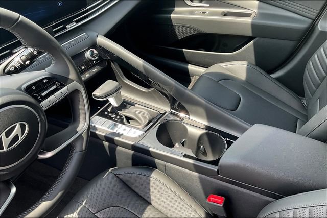 New 2025 Hyundai Elantra Limited image 8