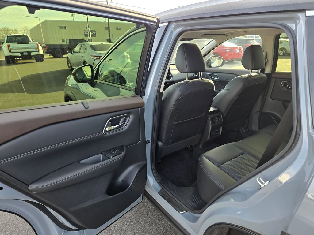 Used 2023 Nissan Rogue Platinum w/ Platinum Premium Package image 15