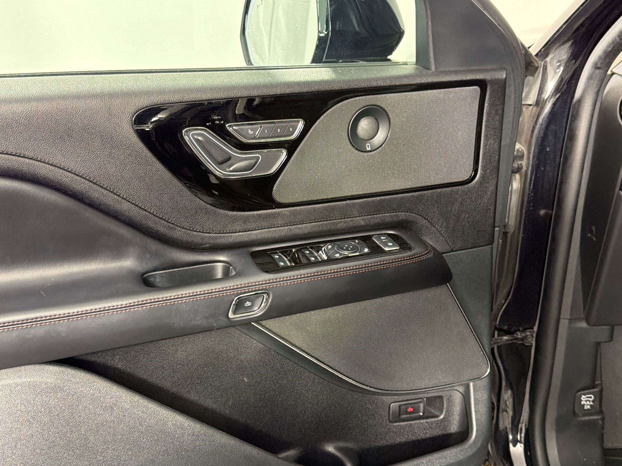 Used 2023 Lincoln Aviator Reserve w/ Equipment Group 201A RWD image 27