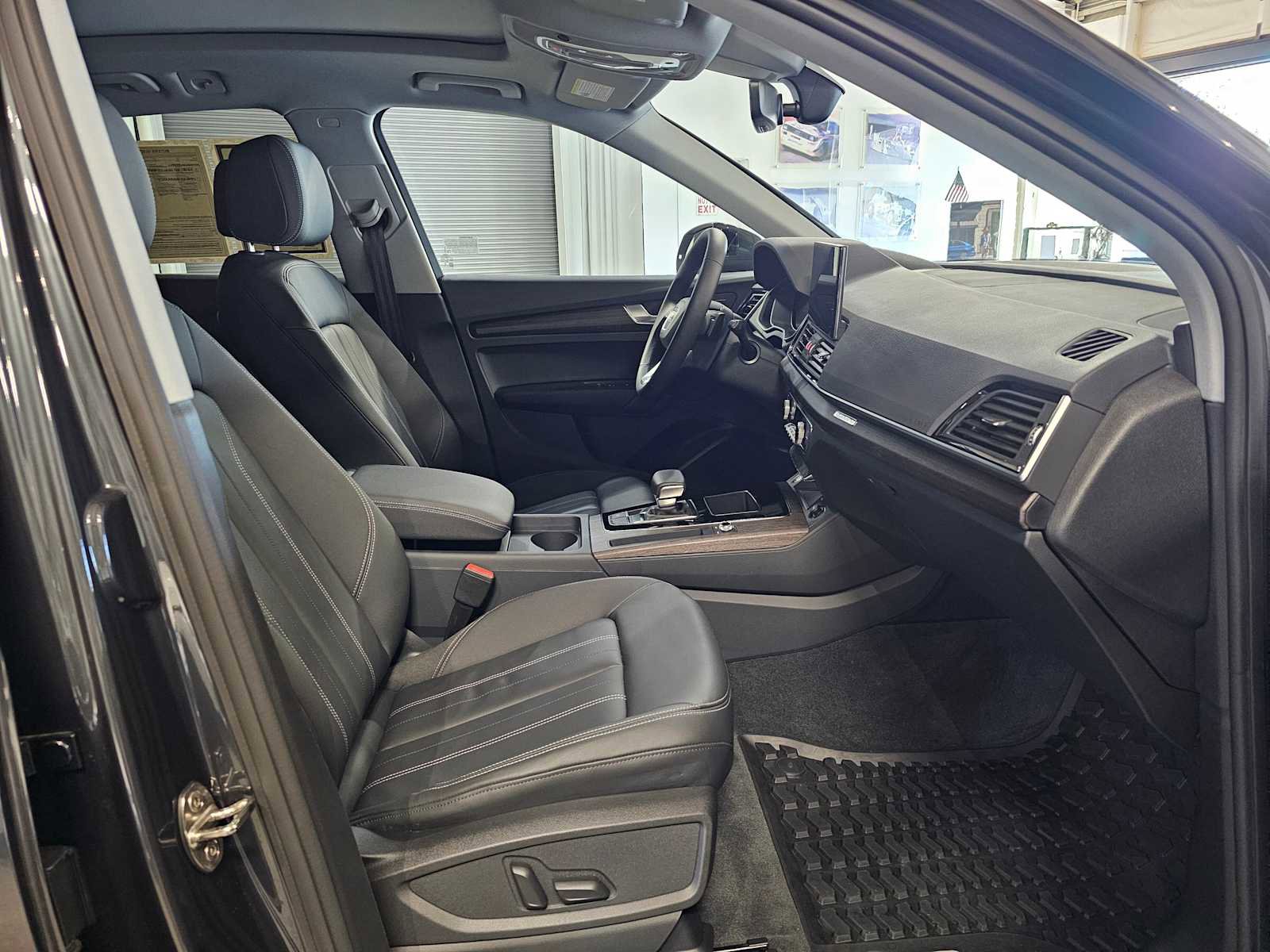 Used 2025 Audi Q5 2.0T Premium w/ Convenience Plus Package image 10