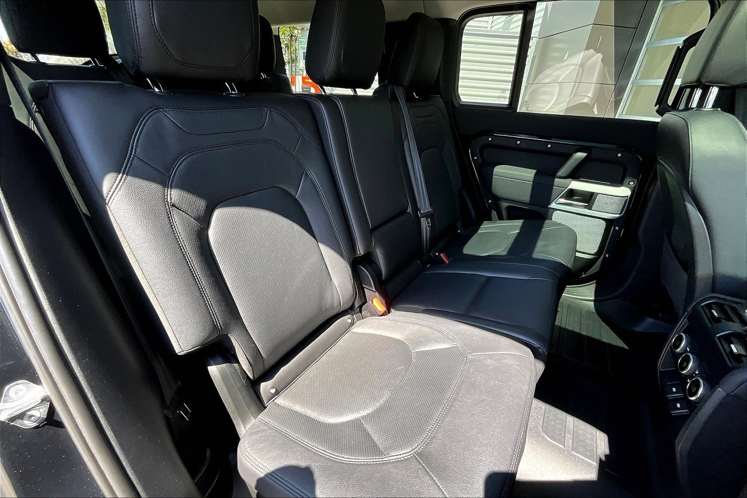 Used 2023 Land Rover Defender 130 S image 27
