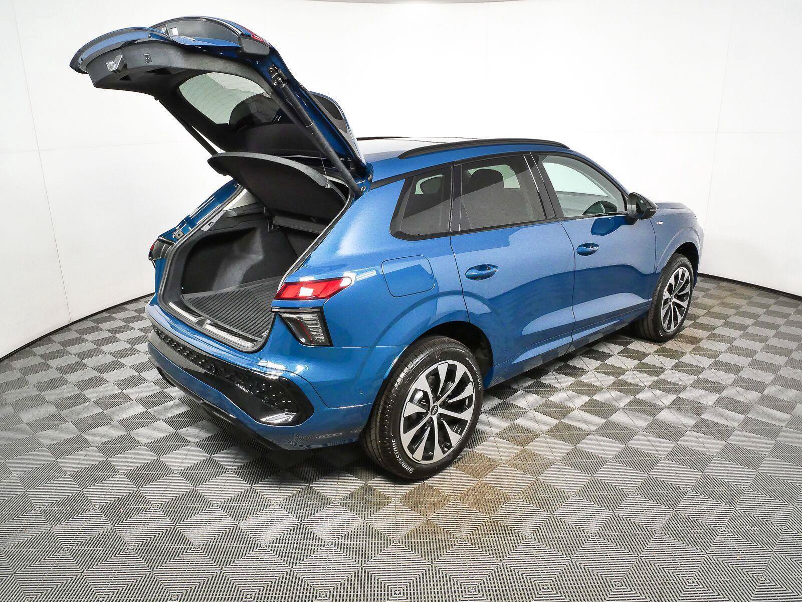 New 2026 Audi Q3 quattro 2.0T AWD/4WD image 8