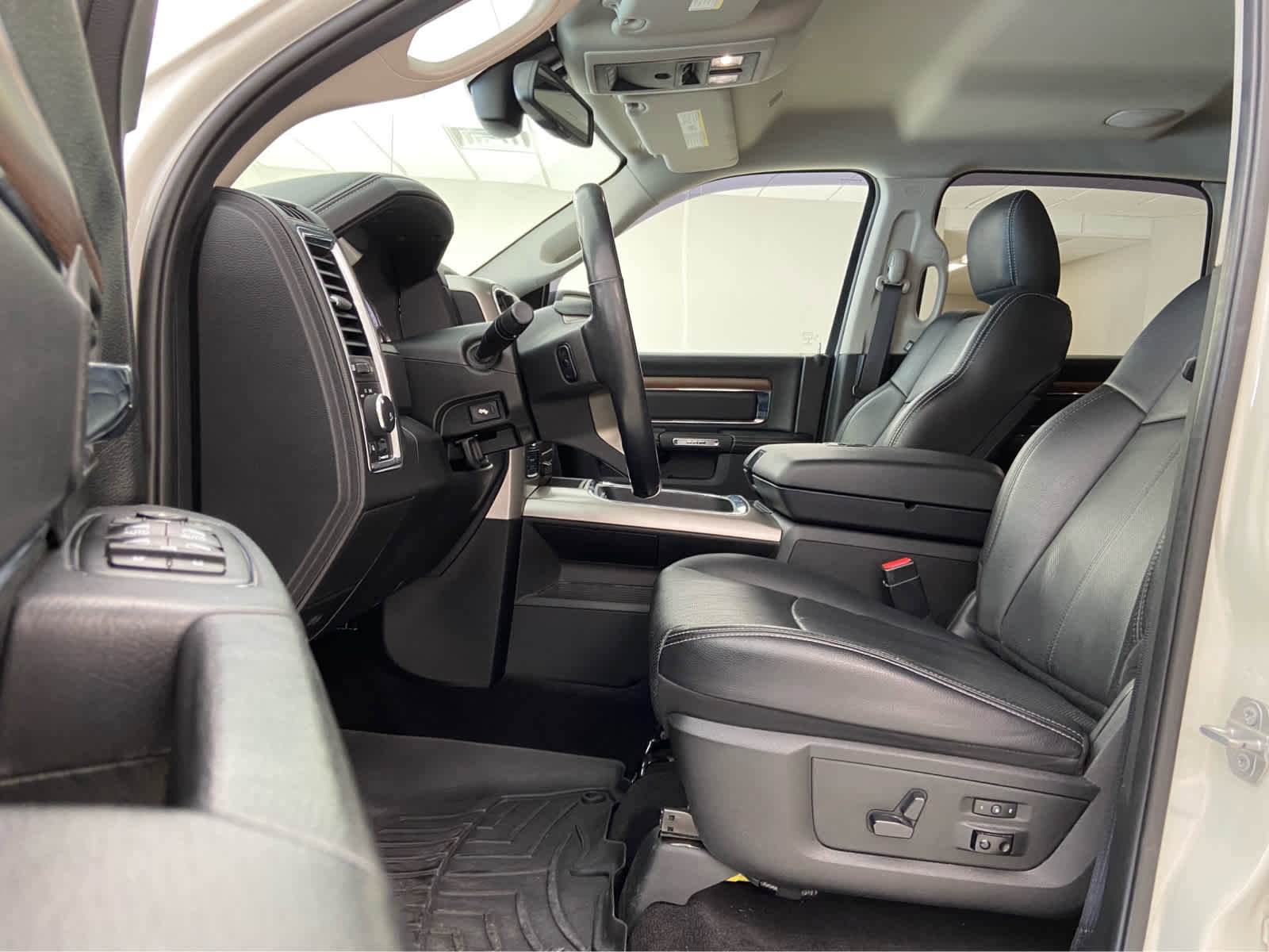 Used 2018 RAM 1500 Laramie w/ Convenience Group image 11