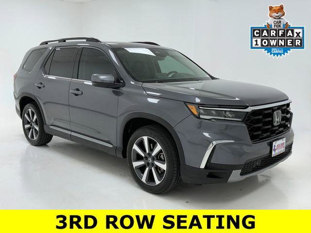 Used 2025 Honda Pilot Touring image 1