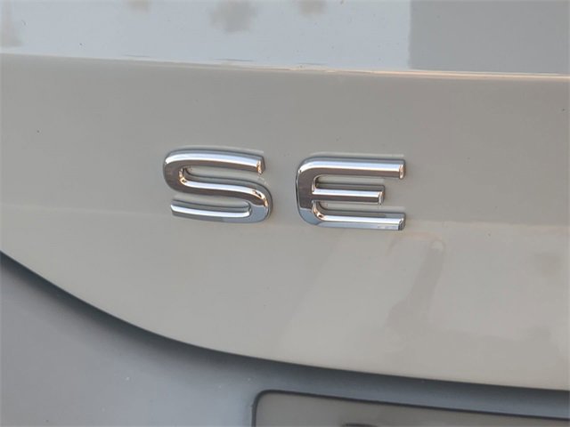 Certified 2025 Volkswagen Taos SE image 10