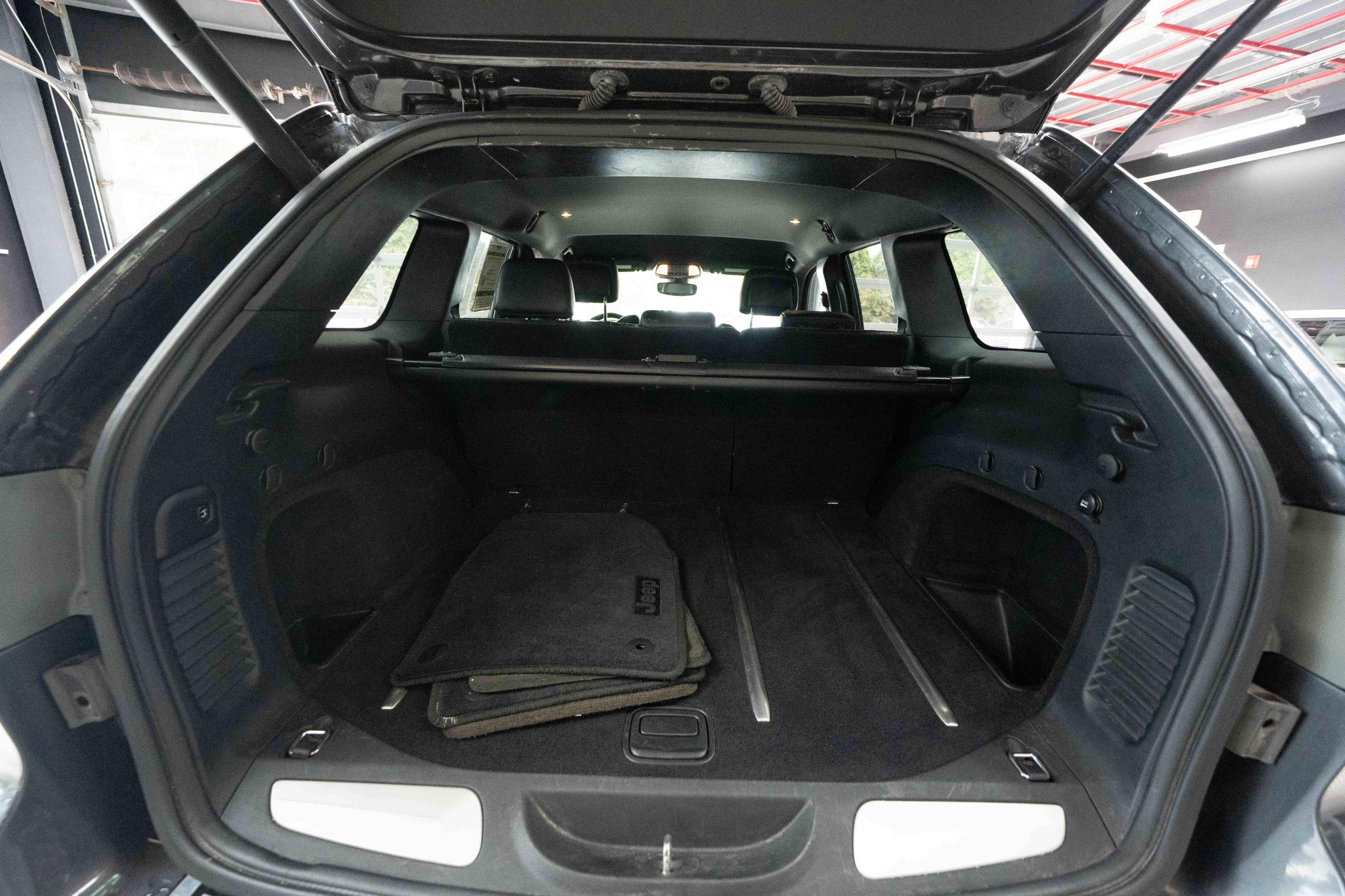 Used 2017 Jeep Grand Cherokee Limited AWD/4WD image 27
