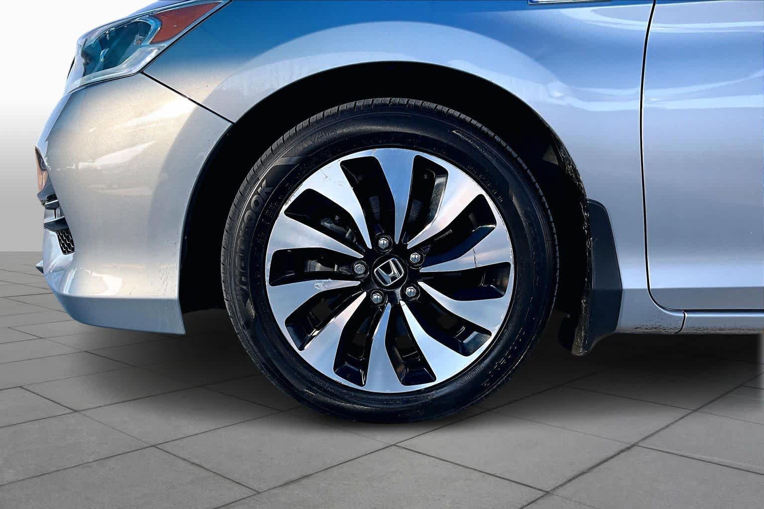 Used 2017 Honda Accord Hybrid Sedan image 11