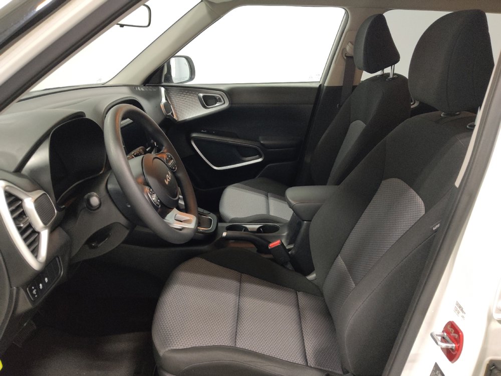 Used 2023 Kia Soul LX w/ LX Technology Package image 17
