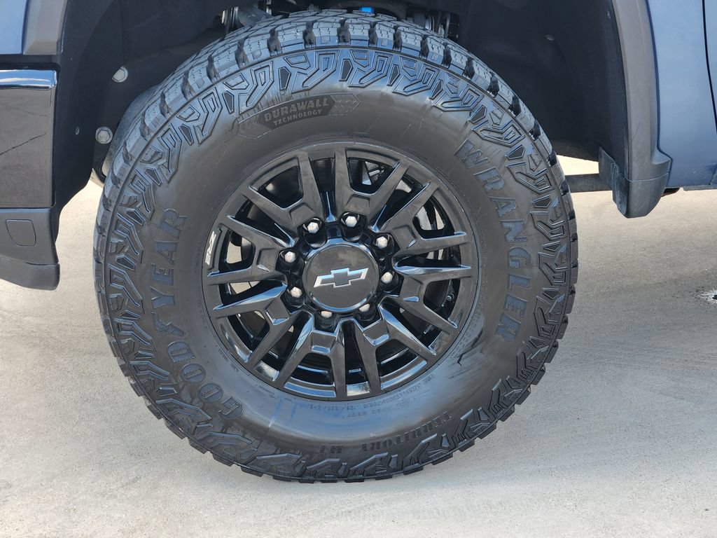 Used 2024 Chevrolet Silverado 2500 ZR2 w/ Technology Package AWD/4WD image 19