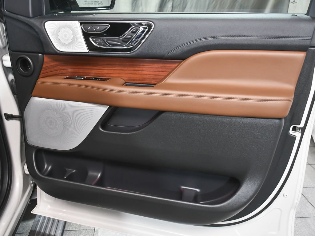 Used 2023 Lincoln Navigator Reserve AWD/4WD image 16