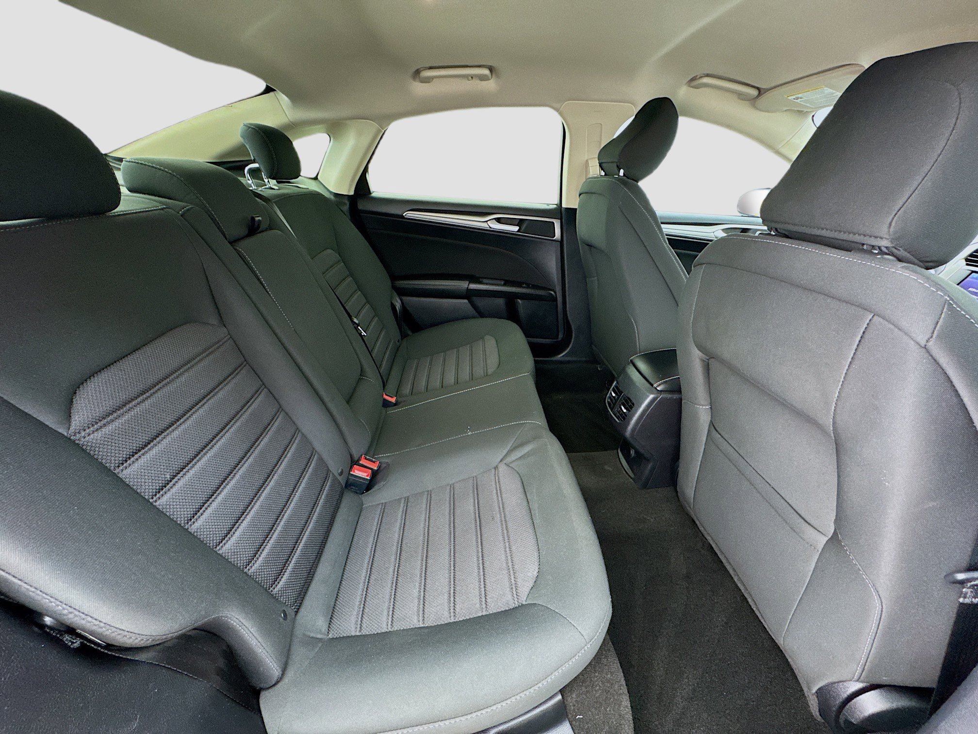 Used 2020 Ford Fusion SE FWD image 17