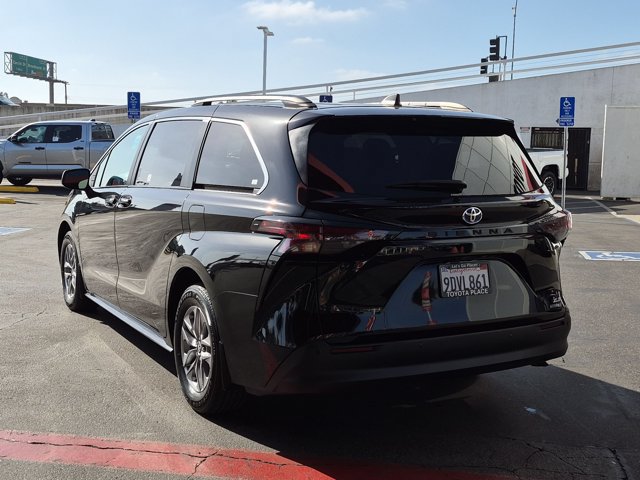 Used 2023 Toyota Sienna XLE FWD image 12