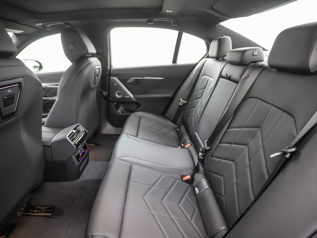 New 2026 BMW 550e xDrive image 23