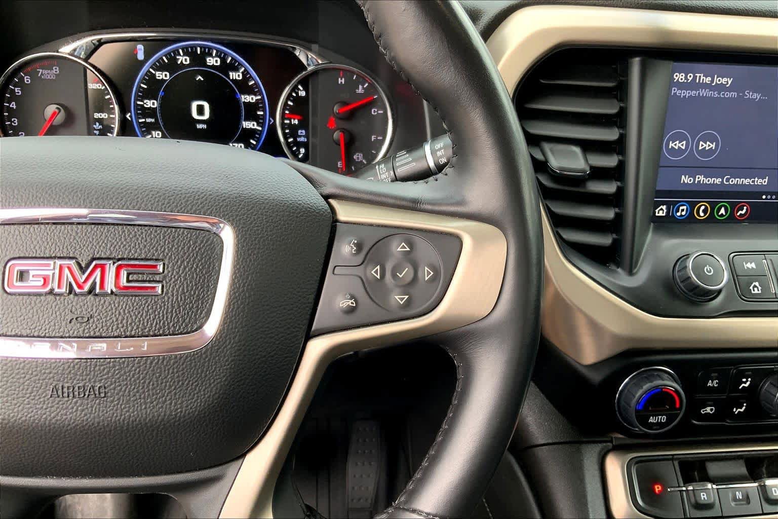 Used 2022 GMC Acadia Denali w/ Denali Technology Package FWD image 21