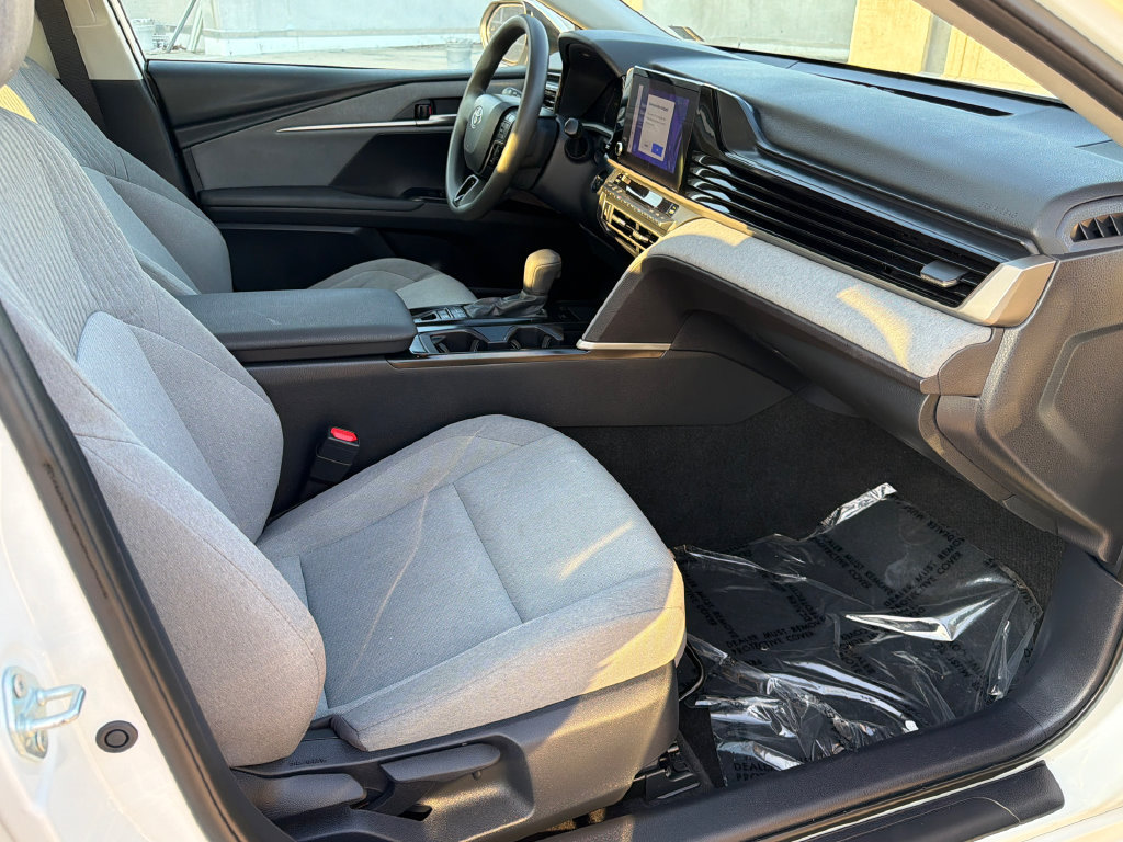 Used 2025 Toyota Camry LE FWD image 9