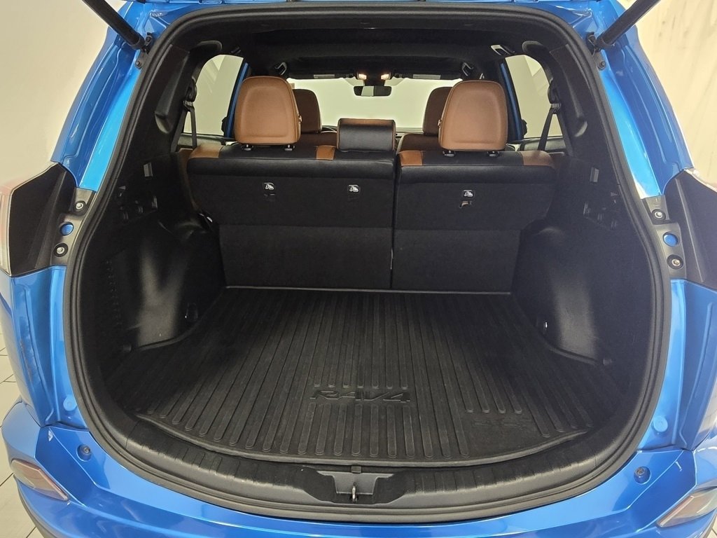 Used 2018 Toyota RAV4 SE w/ Power Extra Value Package image 17