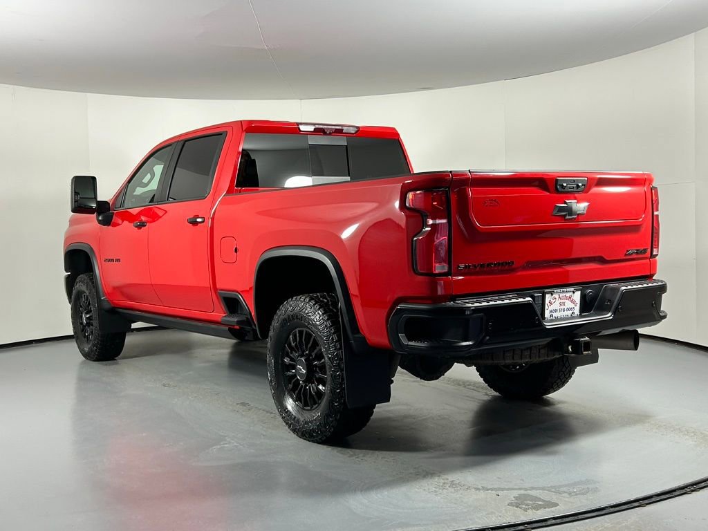Used 2024 Chevrolet Silverado 2500 ZR2 w/ Technology Package AWD/4WD image 5