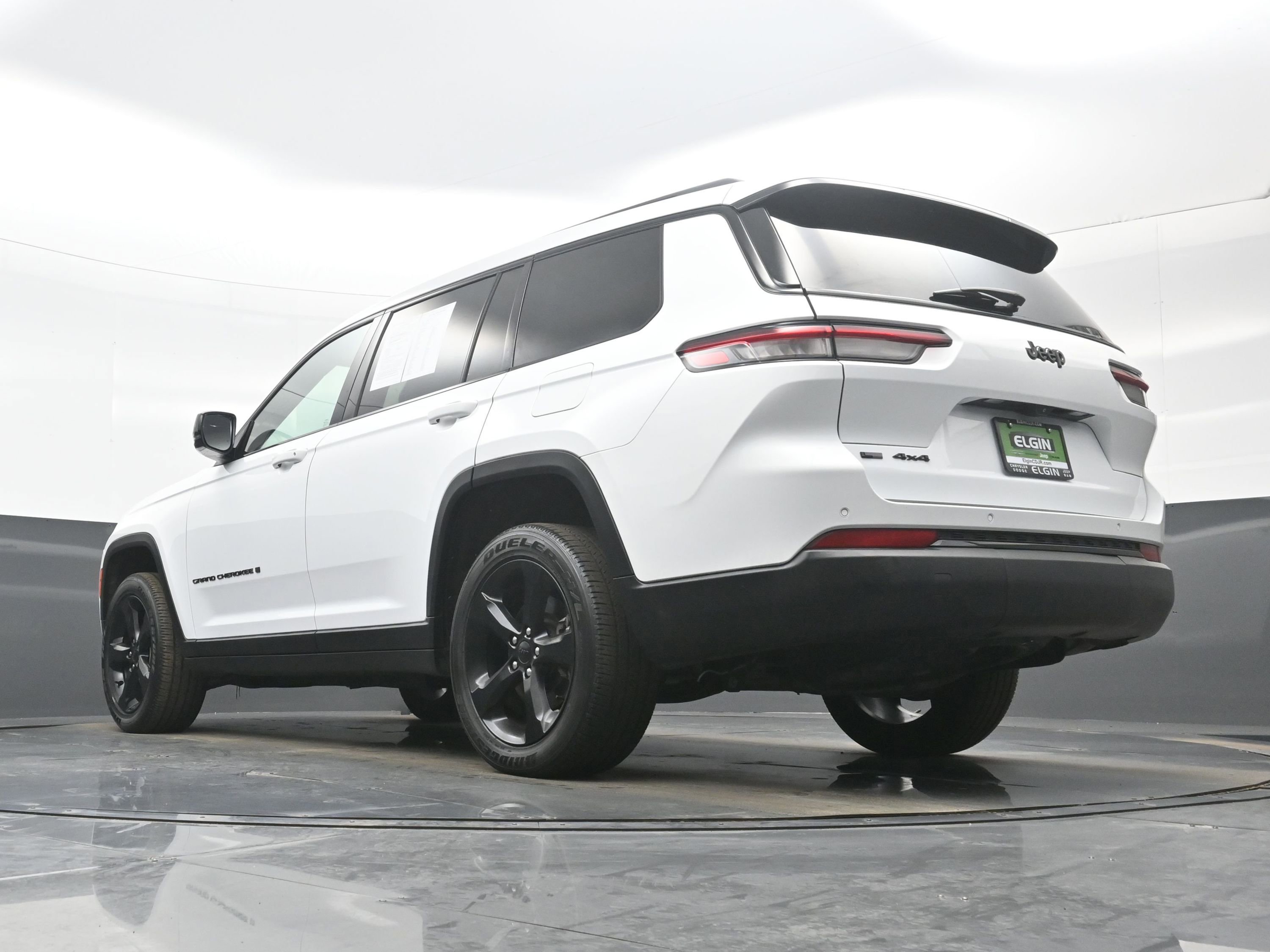 Used 2023 Jeep Grand Cherokee L Laredo image 29