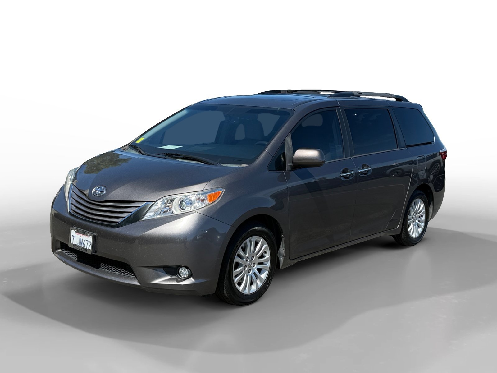 Used 2015 Toyota Sienna XLE w/ XLE Navigation Package FWD image 1