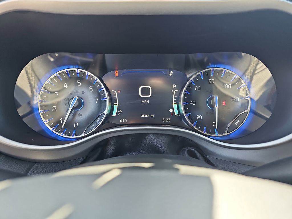 Used 2025 Chrysler Pacifica Select image 24