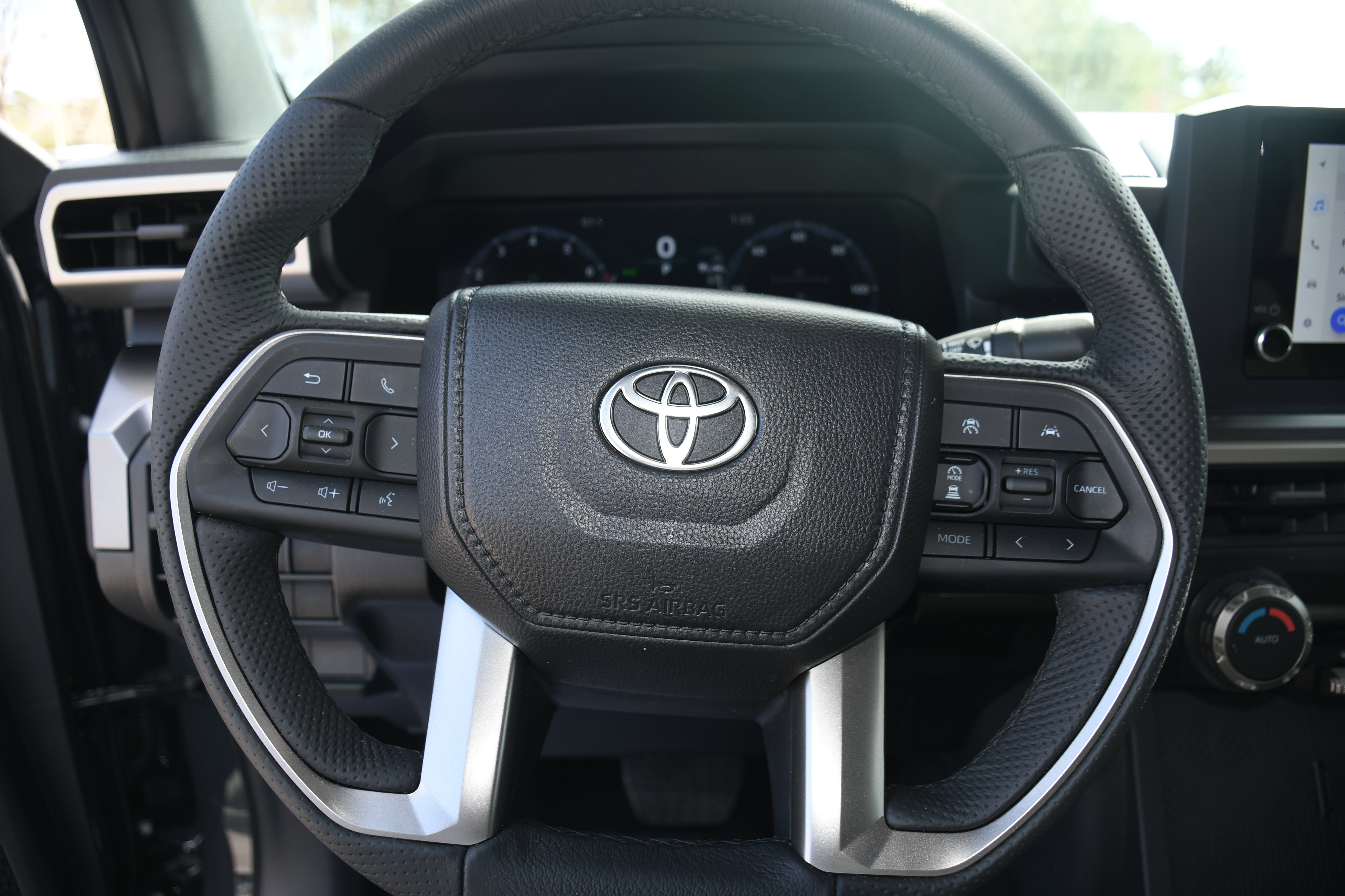 Certified 2025 Toyota Tacoma TRD Off-Road AWD/4WD image 12