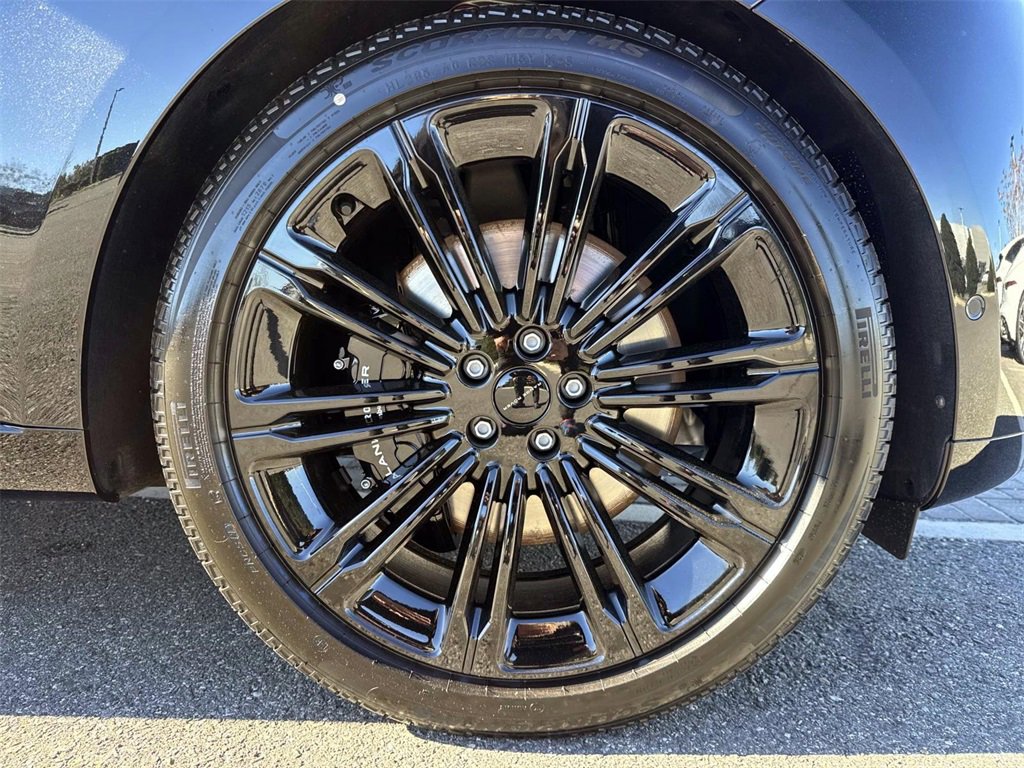 New 2026 Land Rover Range Rover SE image 9