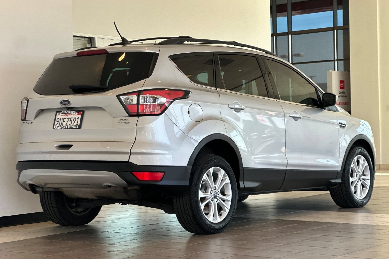 Used 2018 Ford Escape SEL w/ Ford Safe & Smart Package AWD/4WD image 4