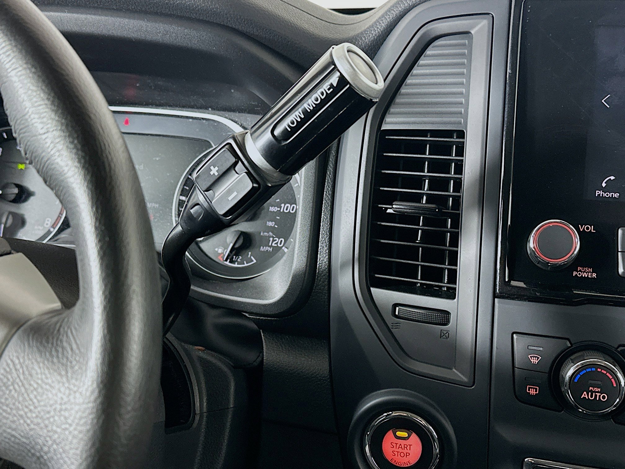 Used 2024 Nissan Titan SV w/ SV Convenience Package image 24