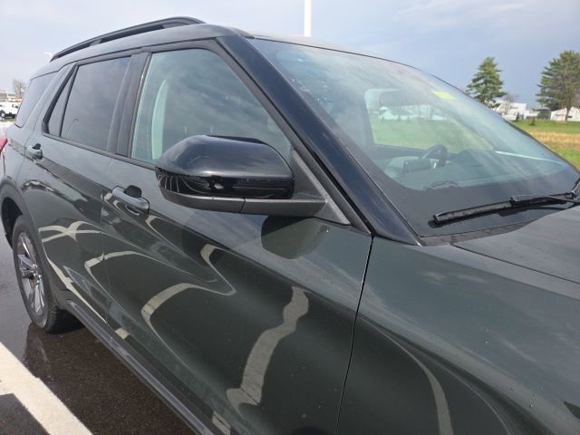 Certified 2023 Ford Explorer XLT w/ Equipment Group 202A image 5