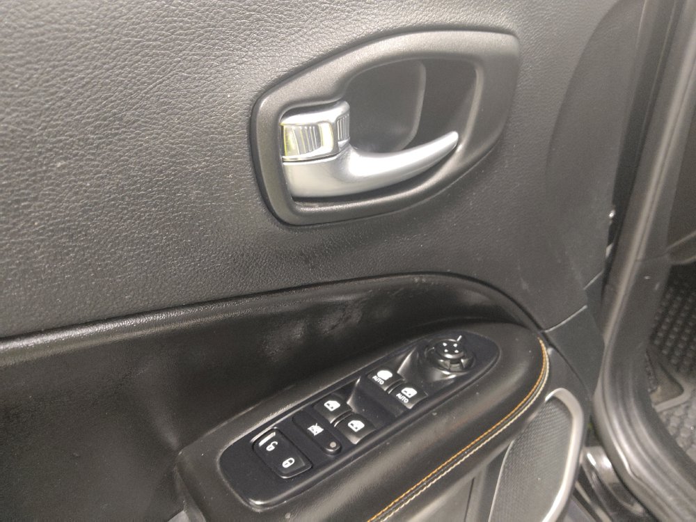 Used 2019 Jeep Compass Latitude w/ Cold Weather Group FWD image 27