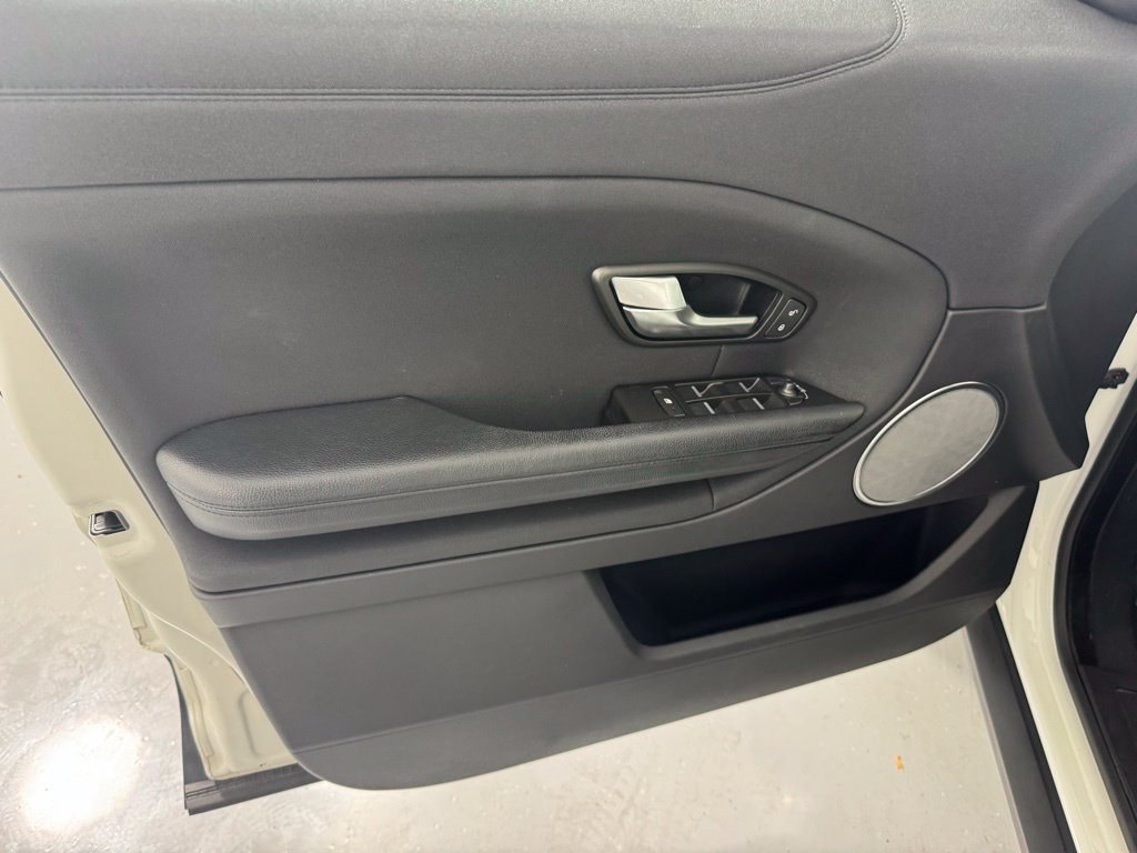 Used 2019 Land Rover Range Rover Evoque SE AWD/4WD image 12